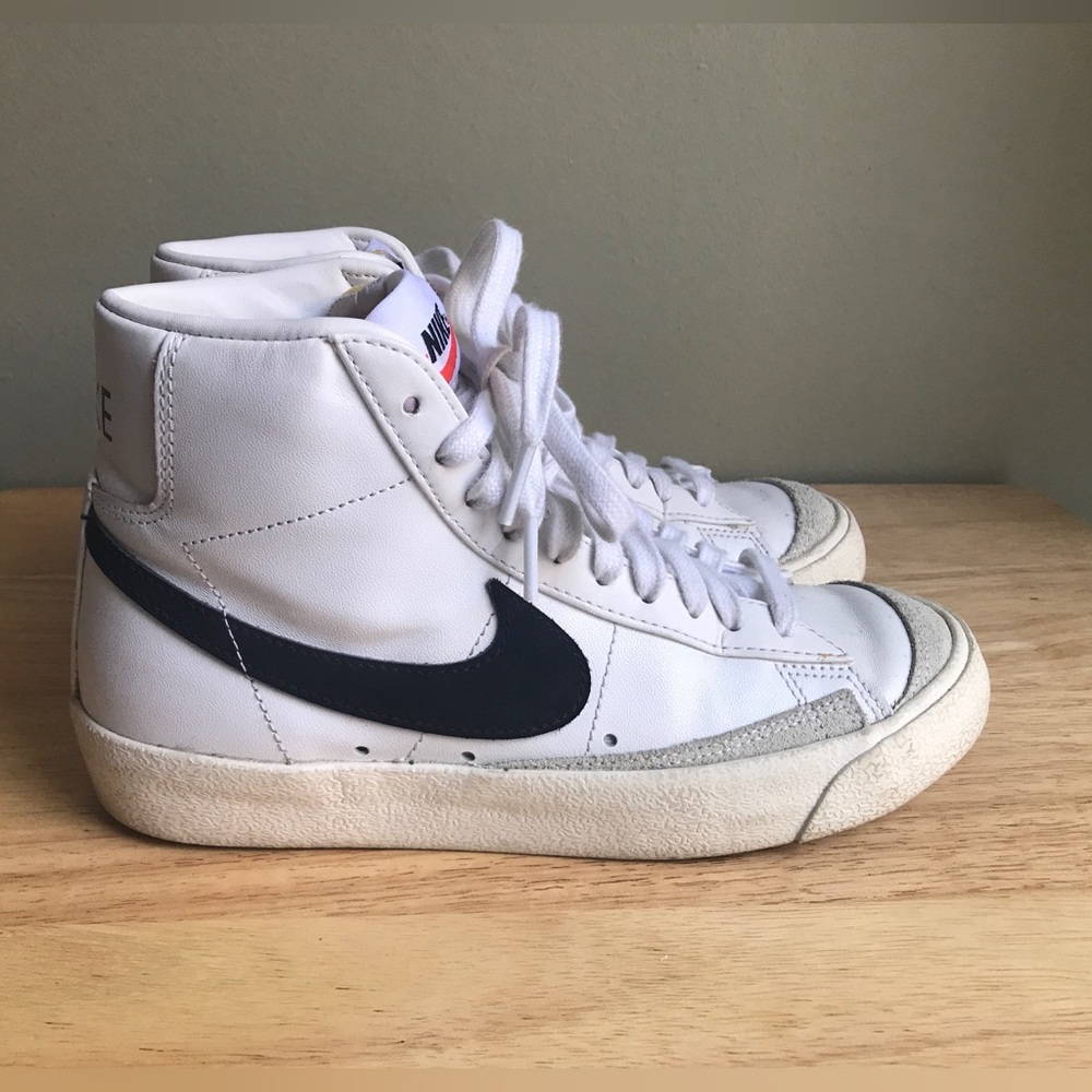 Nike Blazer Mid '77 Vintage White Black Sneakers Women’s Size: US 6 EUR 36.5